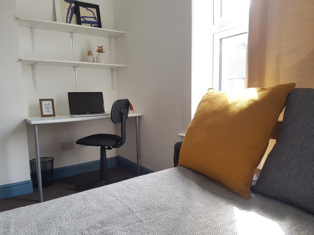 40 Vernon Street - Bedroom.jpeg