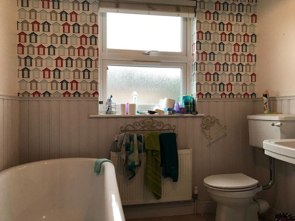 55 Cranwell Street - Bathroom.jpeg