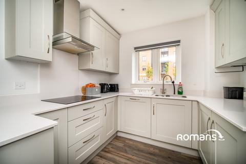 4 bedroom terraced house to rent, Station Road, Hook, Hampshire, RG27