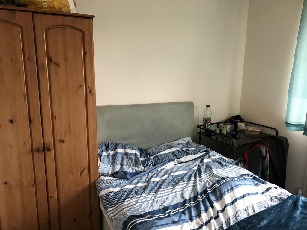17 Ravendale Drive - Bedroom(4).jpg