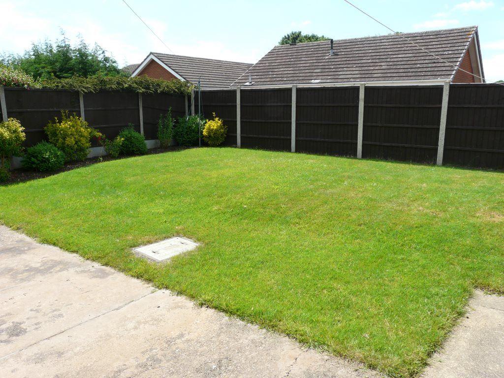 17 Ravendale Drive - Garden.jpg