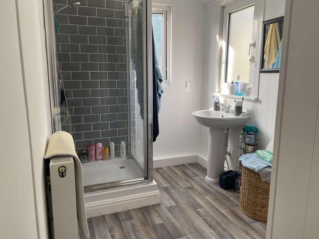 11 Boultham - Bathroom.jpg