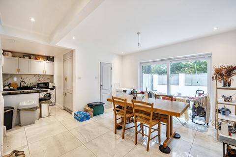 1 Beverley Gardens, Worcester Park, KT4 8AG