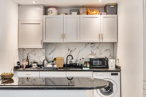 1 Beverley Gardens, Worcester Park, KT4 8AG