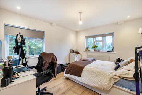1 Beverley Gardens, Worcester Park, KT4 8AG