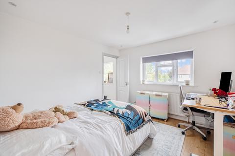 1 Beverley Gardens, Worcester Park, KT4 8AG