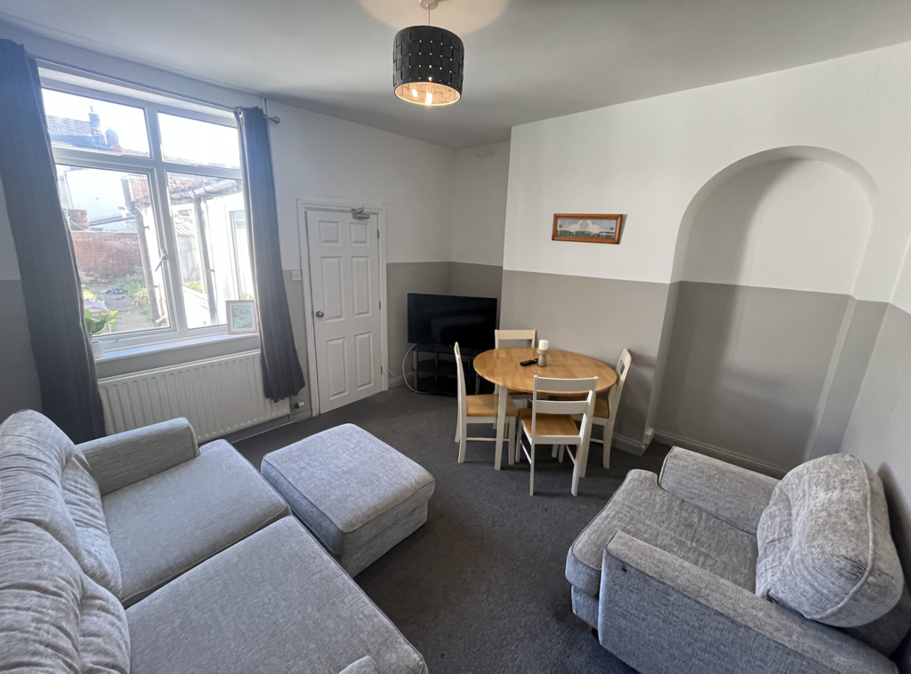 16 Baggholme Road - Living Room.png