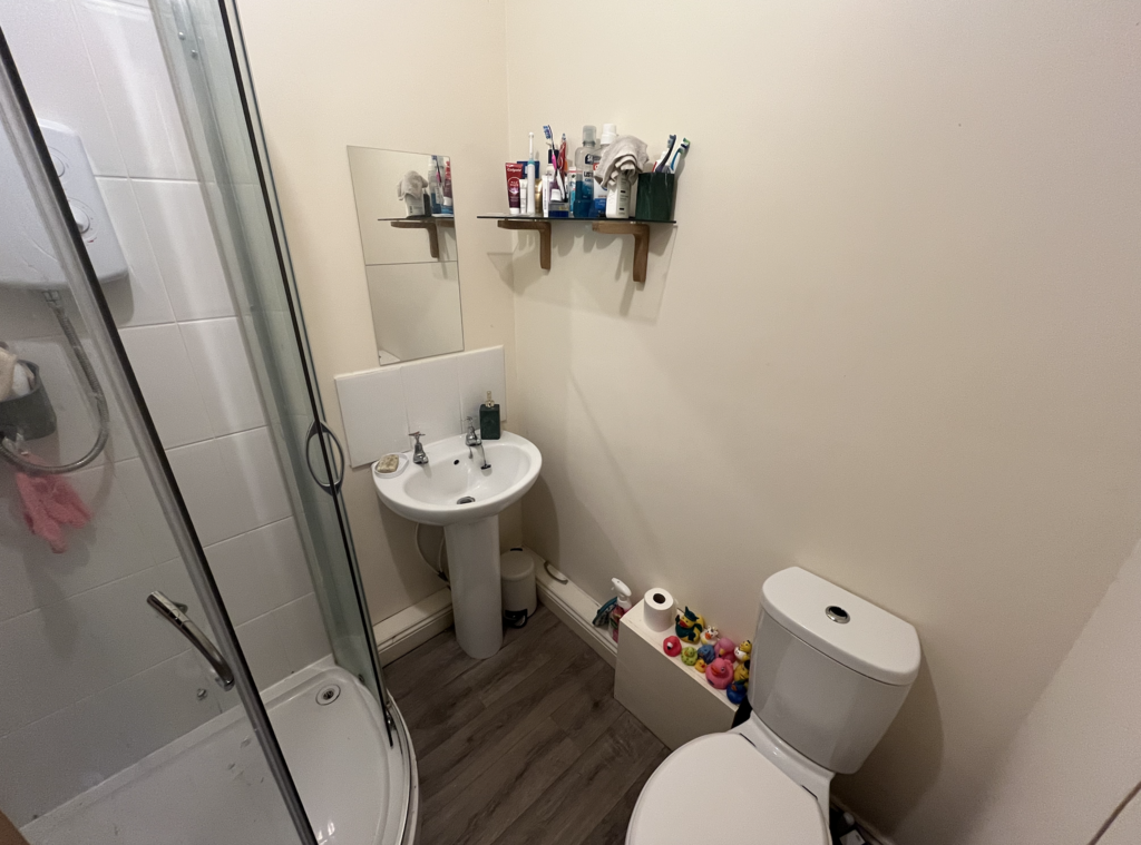 16 Baggholme Road - Bathroom2.png