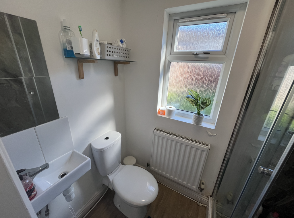 16 Baggholme Road - Bathroom.png