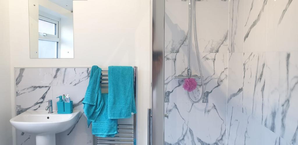 12 Kirkby Street - Bathroom.jpeg