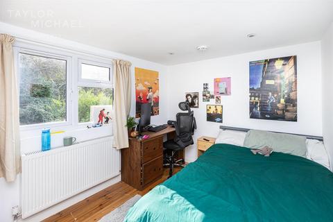 6 bedroom semi-detached house to rent, Manton Road, Brighton