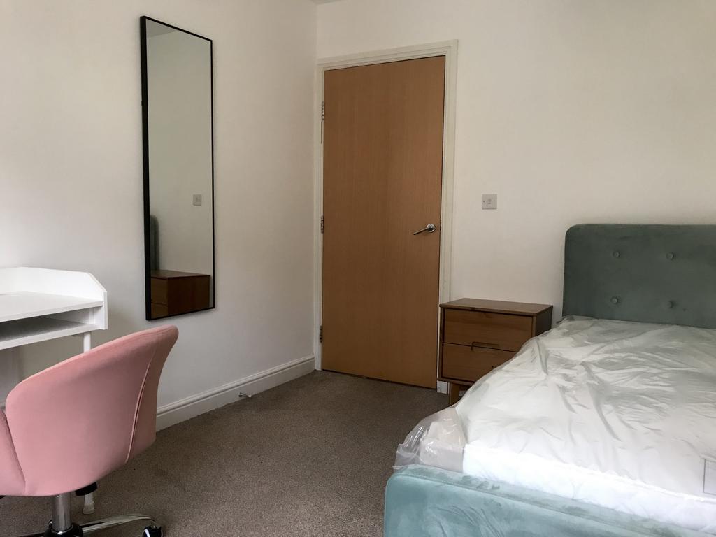 115 Riverside Drive - Bedroom 2.jpg