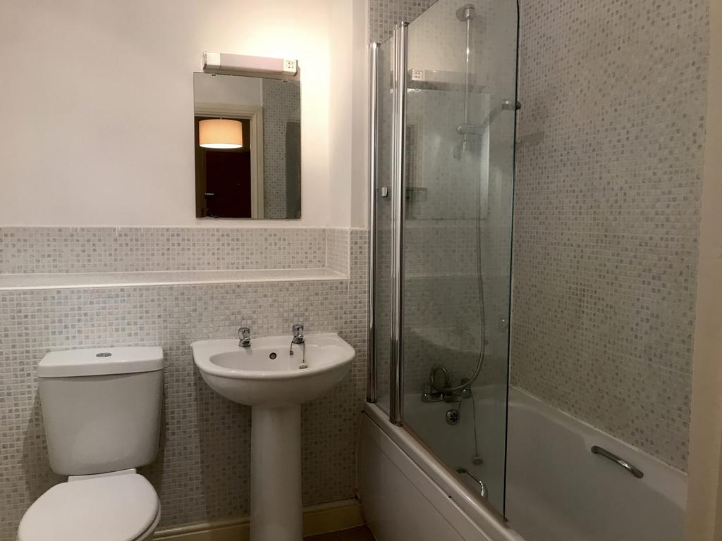 115 Riverside Drive - Bathroom.jpg