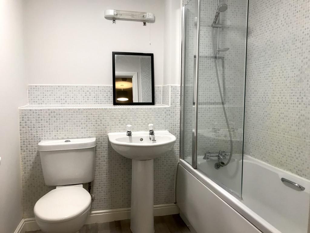 111 Riverside Drive - Bathroom.jpg