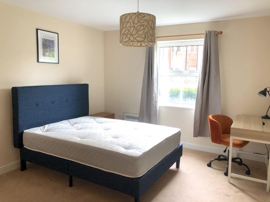 81 Riverside Drive - Bedroom1.jpg