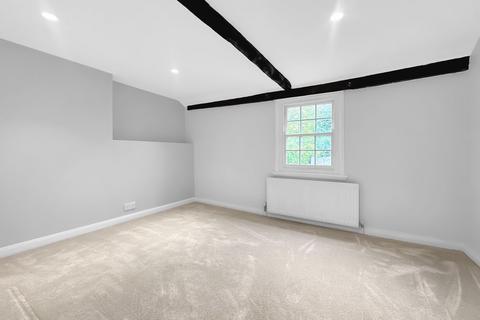 1 bedroom semi-detached house for sale, High Road, Stanford-le-hope SS17