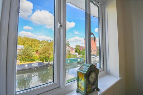 1 bedroom apartment for sale, West Mills, Newbury, Berkshire, RG14