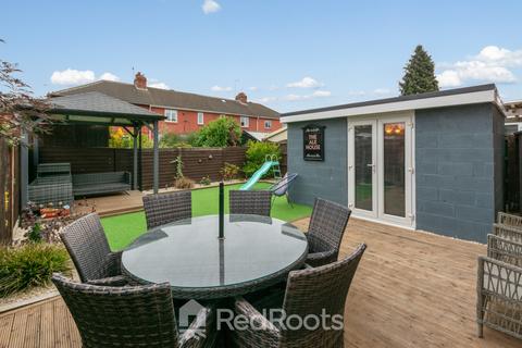 4 bedroom semi-detached house for sale, Landsdown Avenue, Pontefract WF9