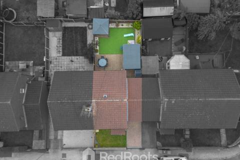 4 bedroom semi-detached house for sale, Landsdown Avenue, Pontefract WF9