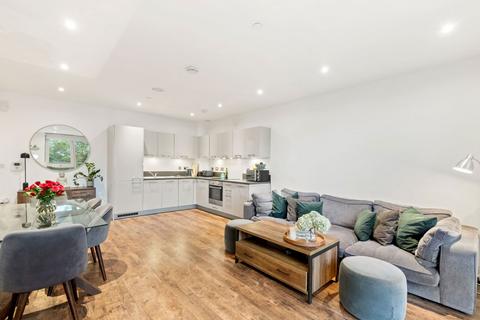 2 bedroom flat for sale, Queenstown Road, London SW11