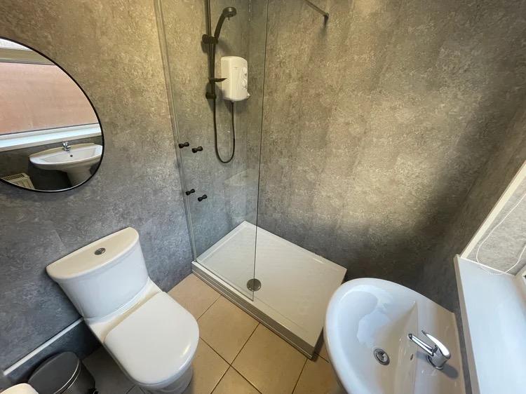 1 Kirkby Street - Bathroom2.jpg