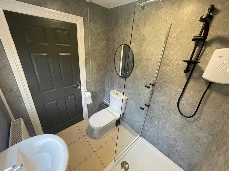 1 Kirkby Street - Bathroo(3).jpg
