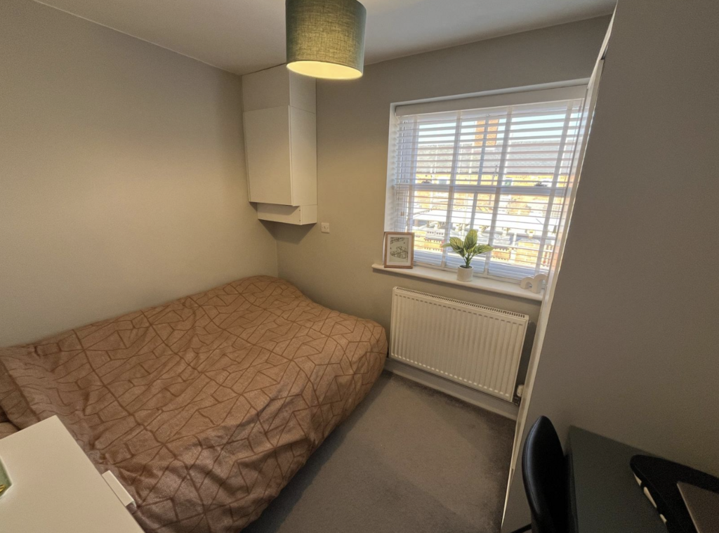 3 Robey Court - Bedroom2.png