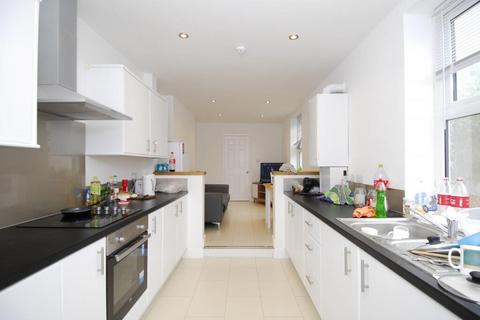 2 bedroom apartment to rent, 154 North Road East, F1