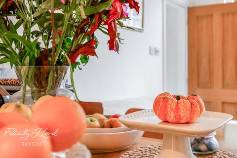 1 bedroom flat for sale, Tremadoc Road, London SW4