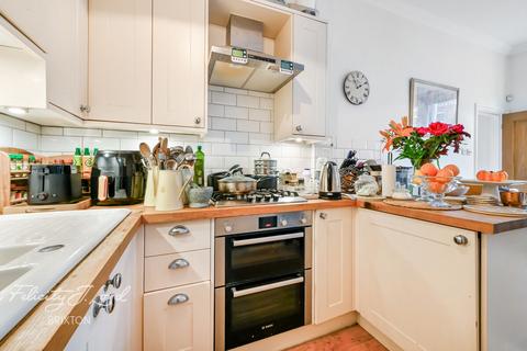 1 bedroom flat for sale, Tremadoc Road, London SW4