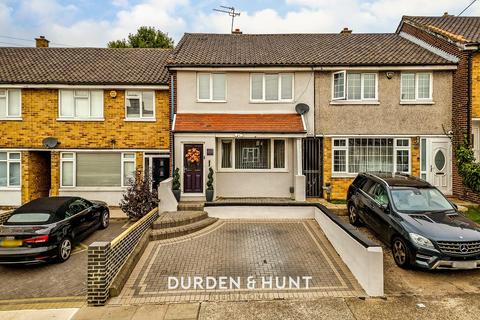 3 bedroom terraced house for sale, Highfield Road, Collier Row, RM5