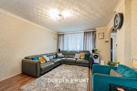 3 bedroom terraced house for sale, Highfield Road, Collier Row, RM5