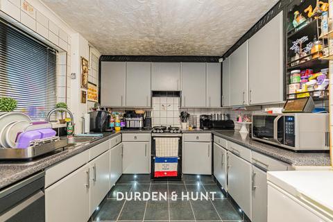 3 bedroom terraced house for sale, Highfield Road, Collier Row, RM5