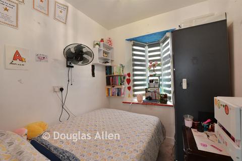 4 Flempton Road, London, E10 7NH