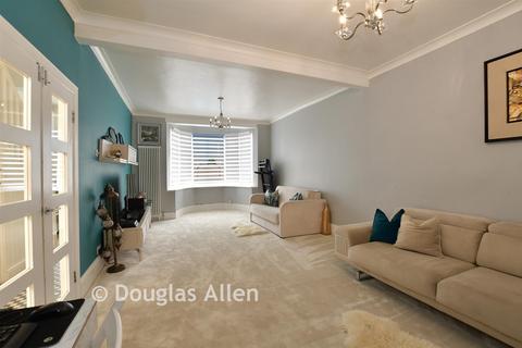 4 Flempton Road, London, E10 7NH
