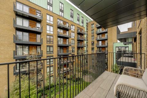 2 bedroom flat for sale, Ram Street, London SW18