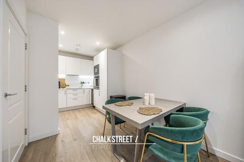 2 bedroom apartment for sale, Stillwell Court, Gladiator Way, Hornchurch, RM12