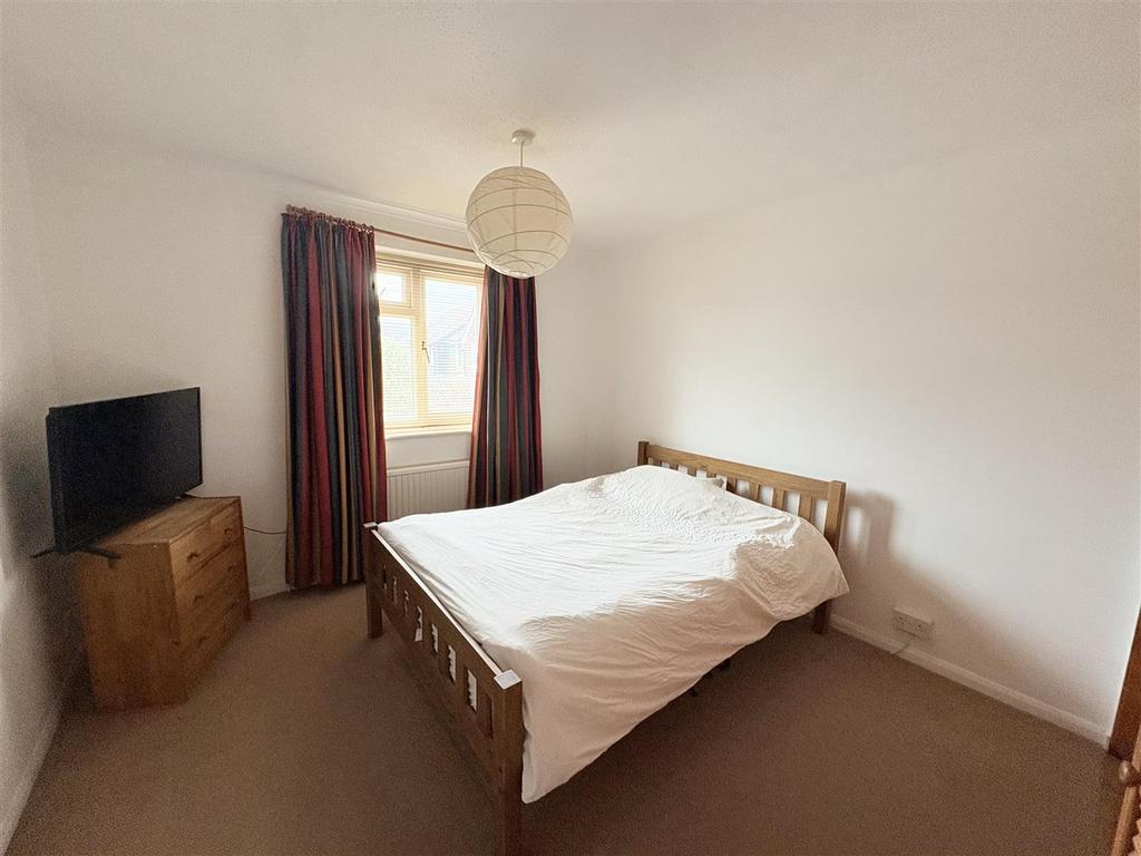 Bed 1.jpg
