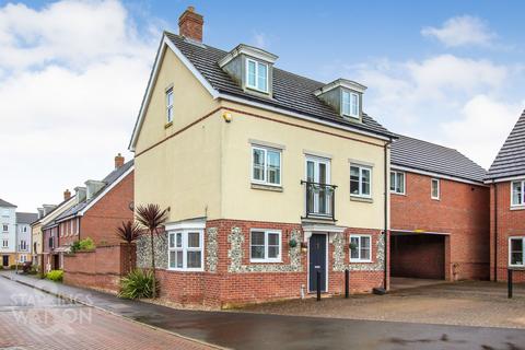 4 bedroom link detached house for sale, Woodpecker Way, Queens Hill, Norwich