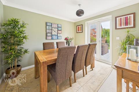 4 bedroom link detached house for sale, Woodpecker Way, Queens Hill, Norwich