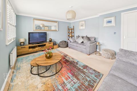 4 bedroom link detached house for sale, Woodpecker Way, Queens Hill, Norwich