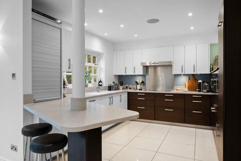 6 Wood Drive, Chislehurst, BR7 5EU