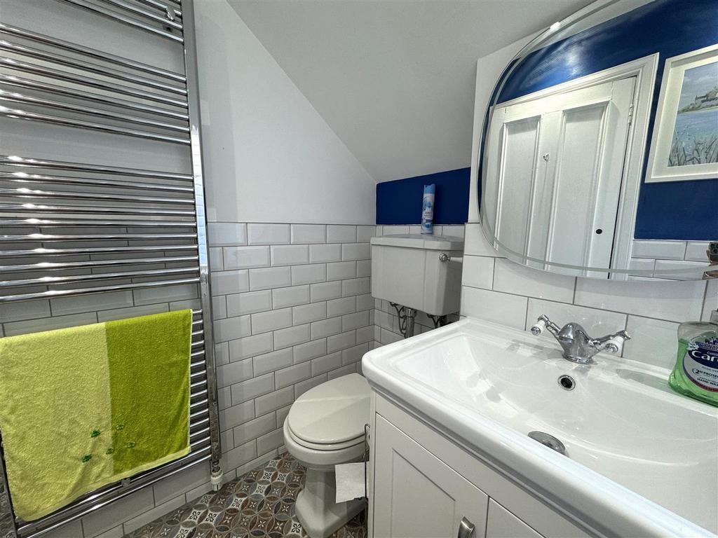 Bathroom 2.jpg