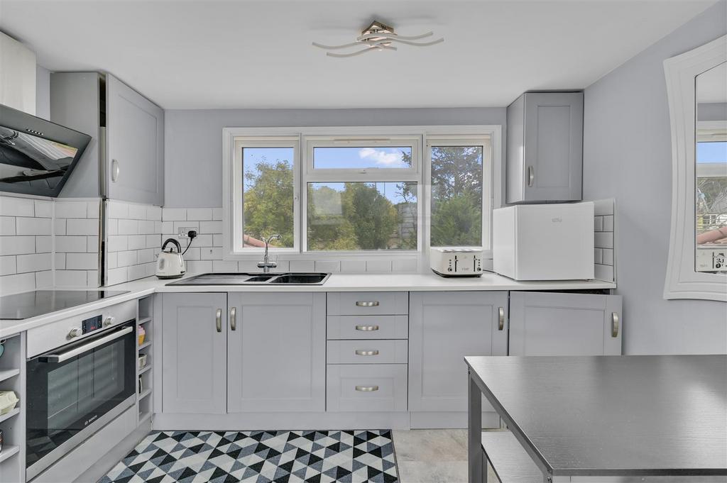 Daniels 11, Barford Close London, NW4 002.jpg
