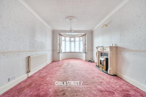 58 Randall Drive, Hornchurch, RM12 6TA