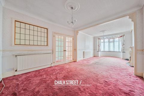 58 Randall Drive, Hornchurch, RM12 6TA