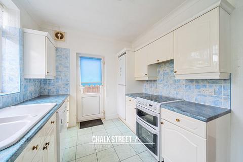 58 Randall Drive, Hornchurch, RM12 6TA