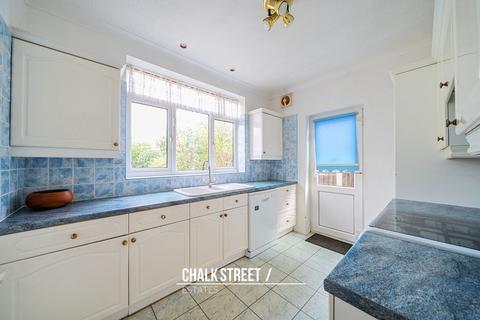 58 Randall Drive, Hornchurch, RM12 6TA
