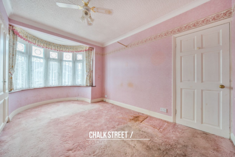 58 Randall Drive, Hornchurch, RM12 6TA