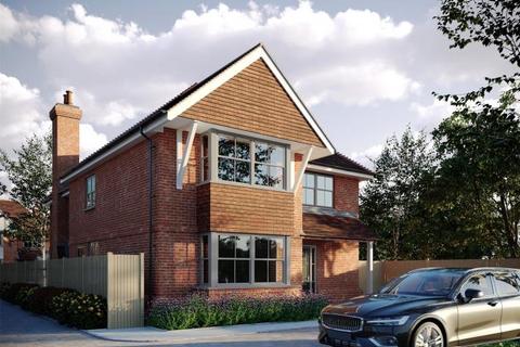 5 bedroom detached house to rent, 166 Old Woking Road, Woking GU22